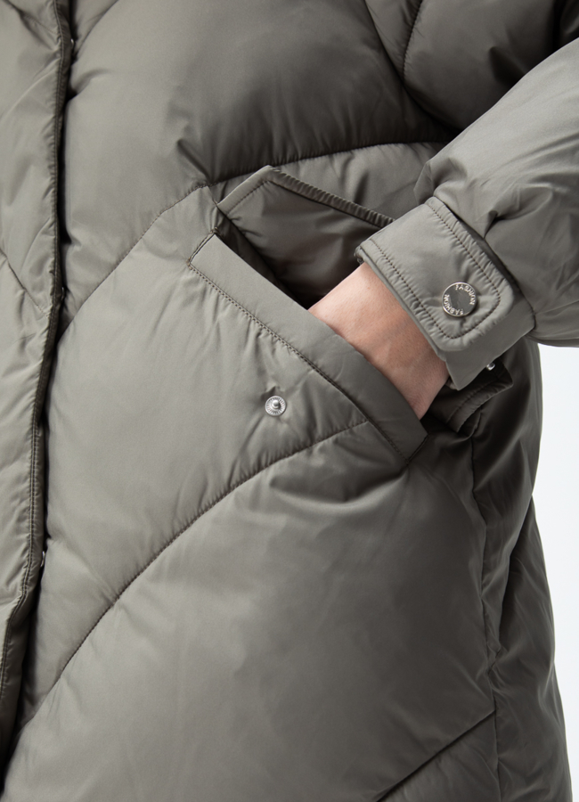 Женский пуховик с капюшоном модель № 28387 универмаг малина