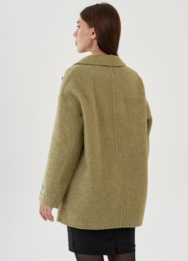 Укороченное двубортное пальто в зеленом цвете модель № 81427 в кредит