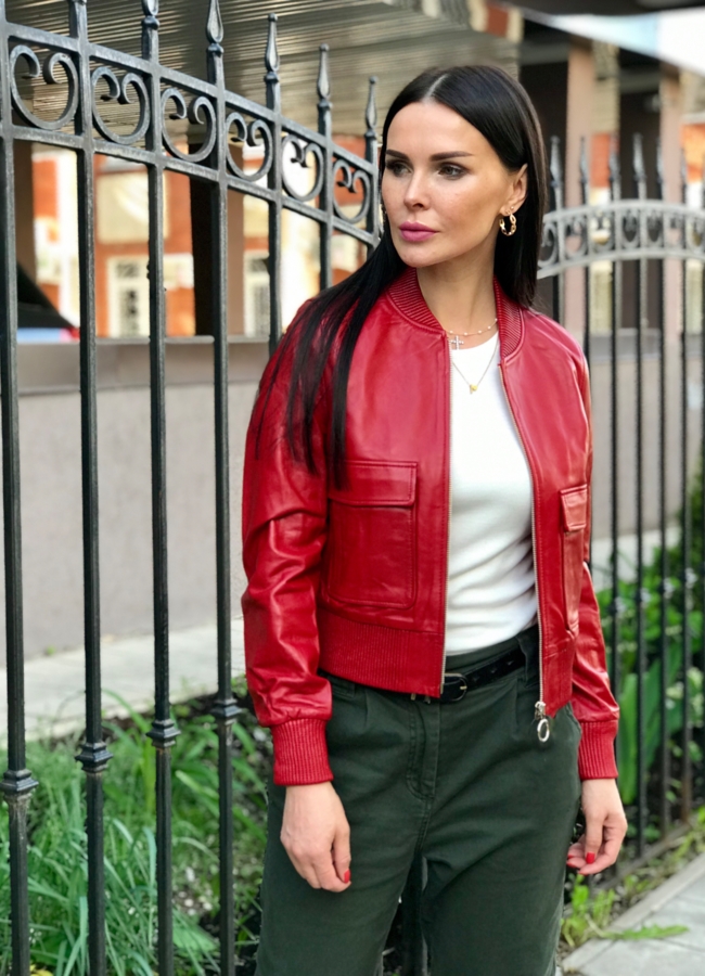 фото Кожаный бомбер в красном цвете модель № 87072