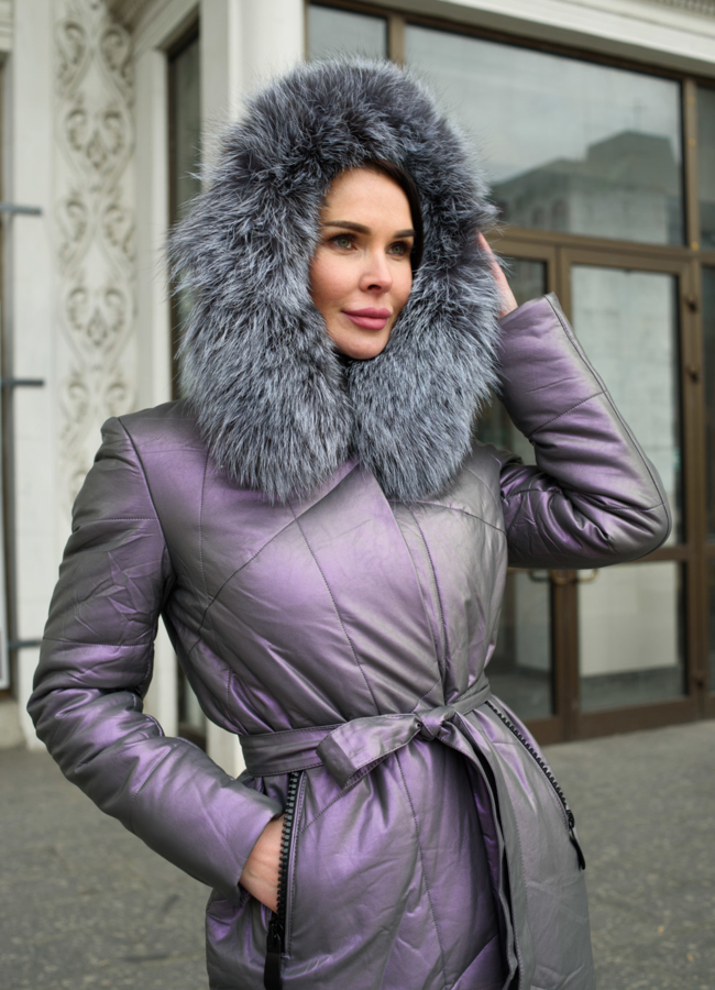 Пуховик из эко кожи фиолетового цвета с капюшоном модель № 18953 универмаг малина