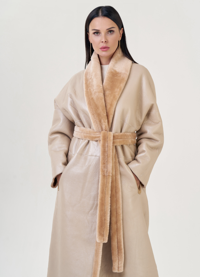 Двухсторонняя женская дубленка бежевого цвета  модель № 23246 универмаг малина