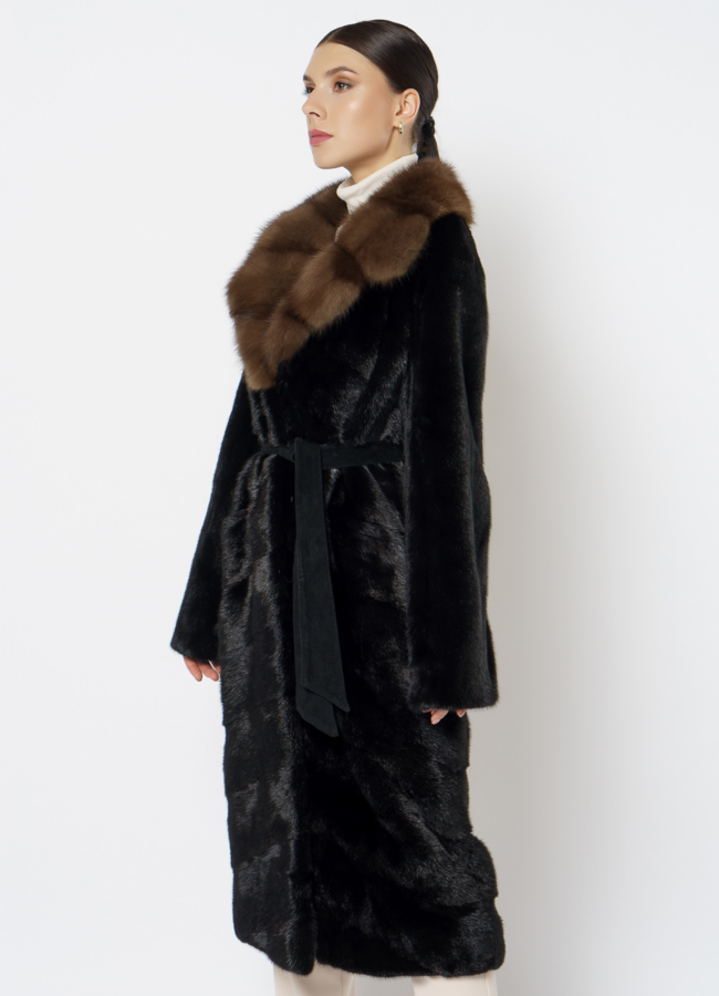 Черная шуба с куницей модель № 1217 меха малина
