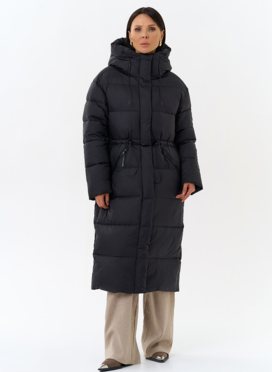 Женский пуховик черного цвета с капюшоном