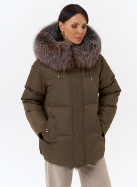 Женский пуховик с отделкой из меха блюфрост