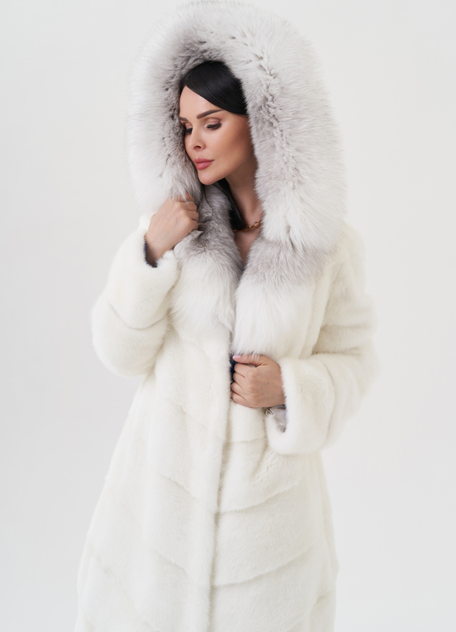 Норковая шуба с капюшоном отделка  из песца  модель № 24652 универмаг малина