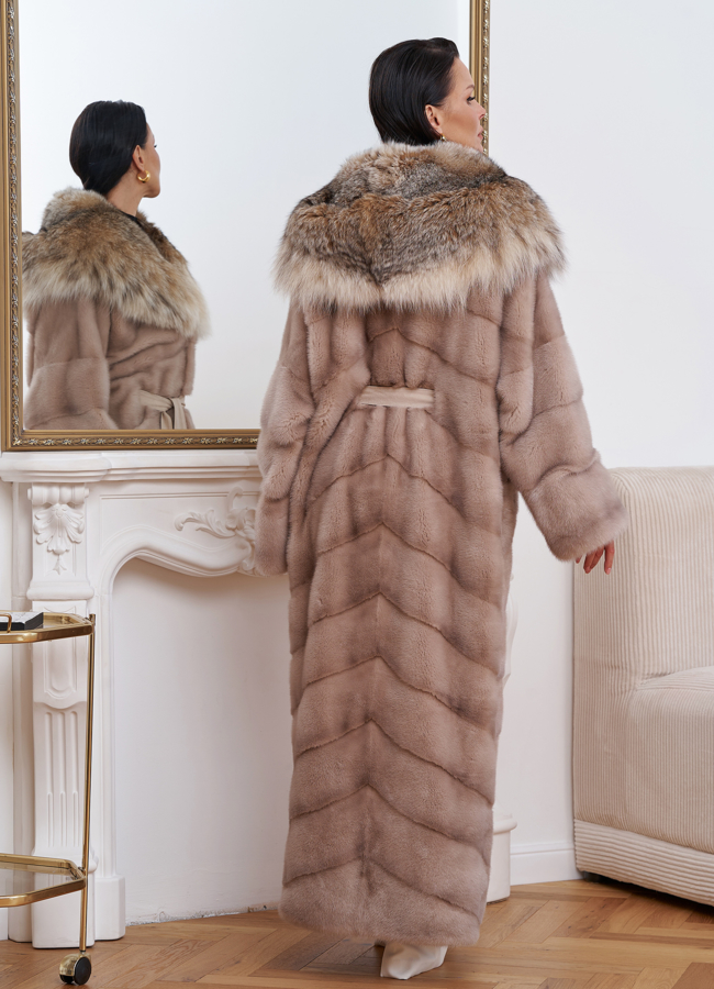 Норковая шуба с капюшоном из меха рыси модель № 27566 универмаг малина