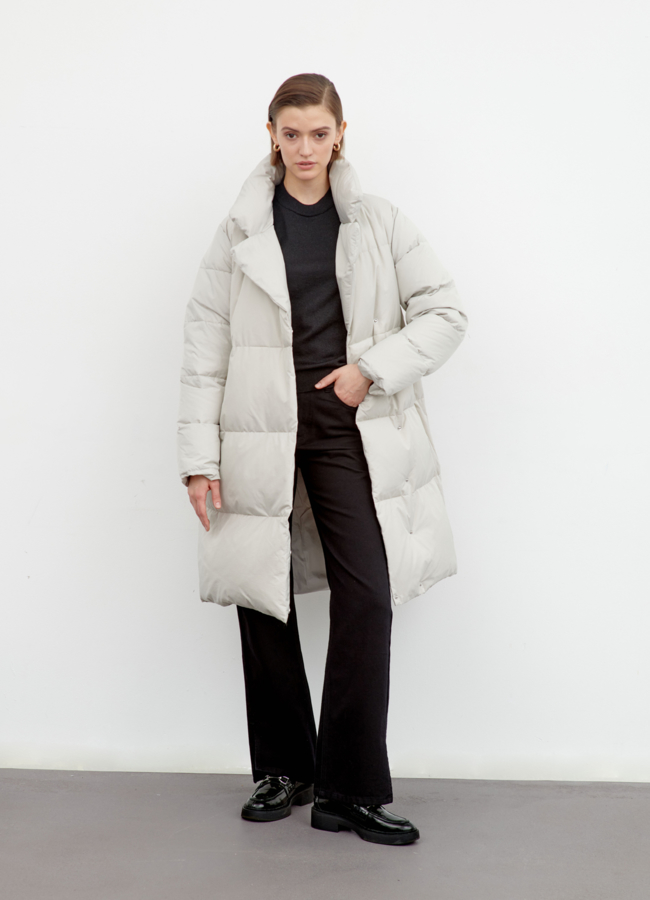 Светлый пуховик с английским воротником модель № 79419 в рассрочку
