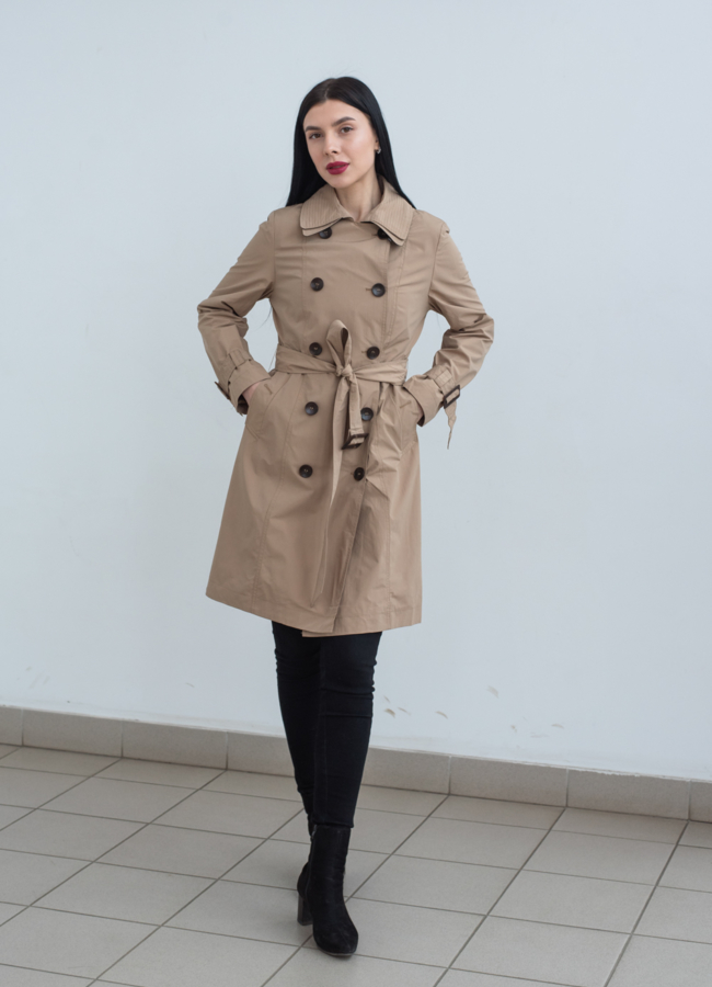 Плащ женский бежевого цвета с поясом   модель № 22845 в кредит