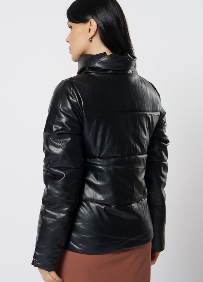 Утепленная куртка из эко кожи в черном цвете модель № 21715 в рассрочку