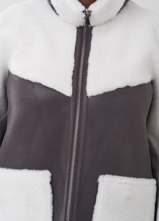 Двухсторонняя женская дубленка с капюшоном модель № 81981 универмаг малина