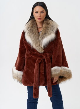 Шуба из кролика с отделкой из меха койота Шуба из кролика с отделкой из меха койота