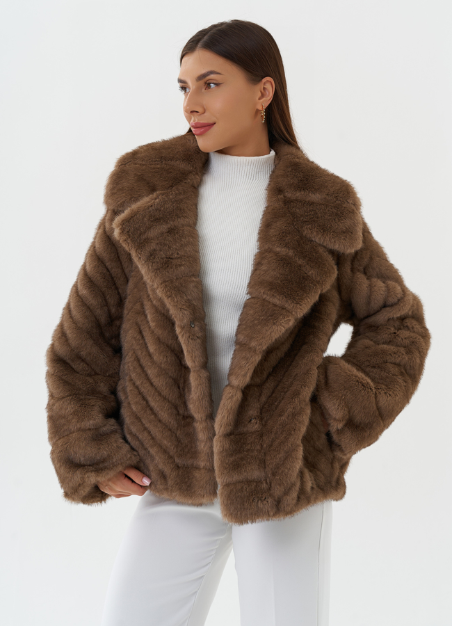 Короткая куртка из эко меха модель № 26672 универмаг малина