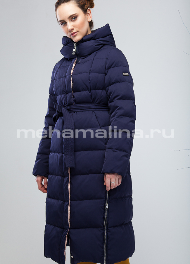 Женский пуховик синего цвета модель № П-188 меха малина