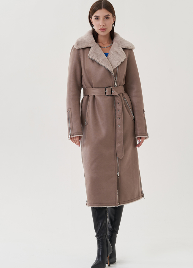 Удлиненная дубленка из эко замши в цвете мокко модель № 25411 меха малина