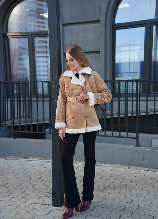 Дубленка из эко замши с английским воротником модель № 25360 в кредит