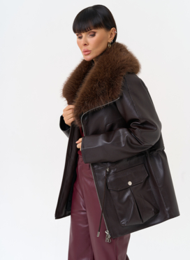 Удлиненная куртка из эко кожи с воротником из эко меха Удлиненная куртка из эко кожи с воротником из эко меха