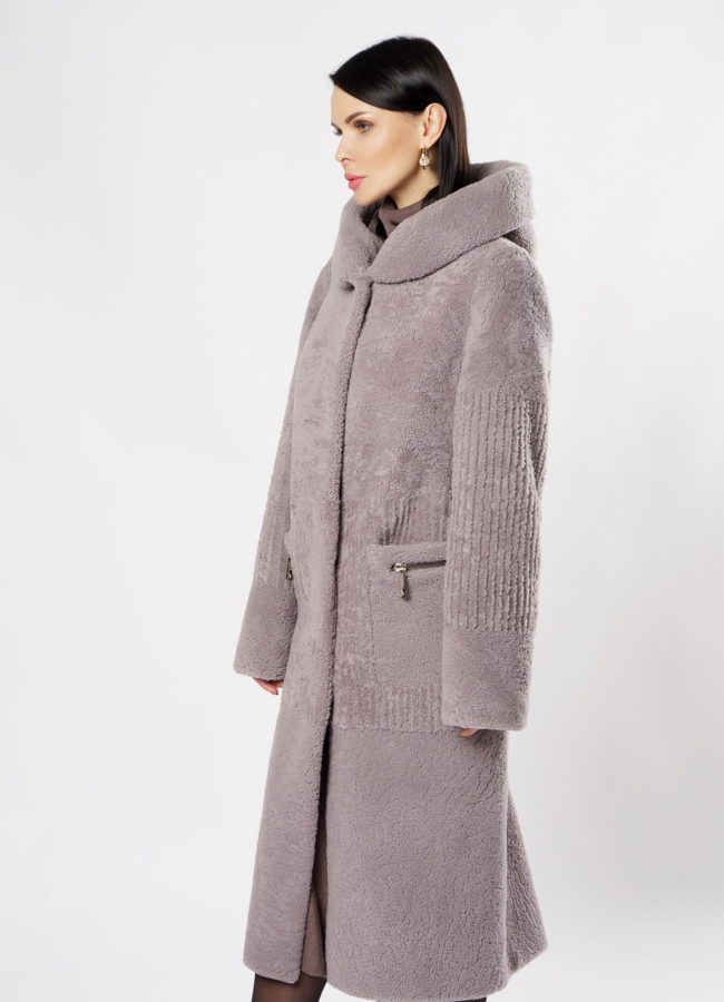 Пальто из овчины серого цвета с капюшоном модель № 11994 в кредит