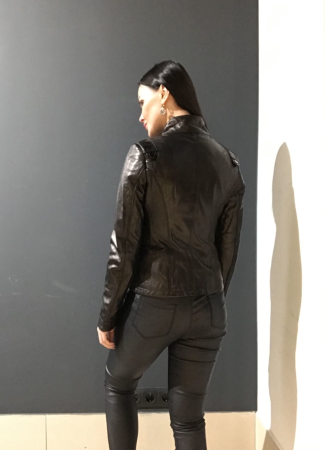 фото Кожаная куртка черного цвета модель № 10538