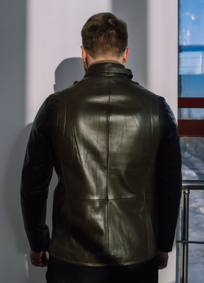 Мужская кожаная куртка на молнии  модель № 22546 универмаг малина