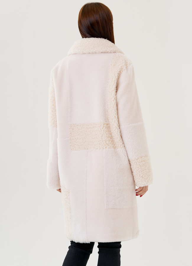 Светлое пальто из искусственного меха модель № 79327 в кредит