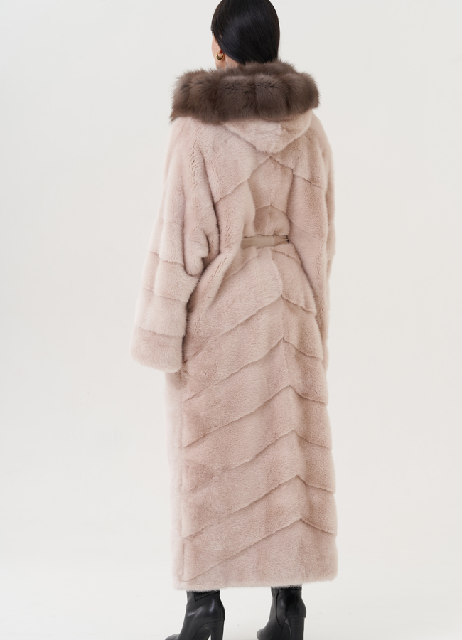 Шуба из норки с капюшоном  из куницы модель № 25812 в кредит