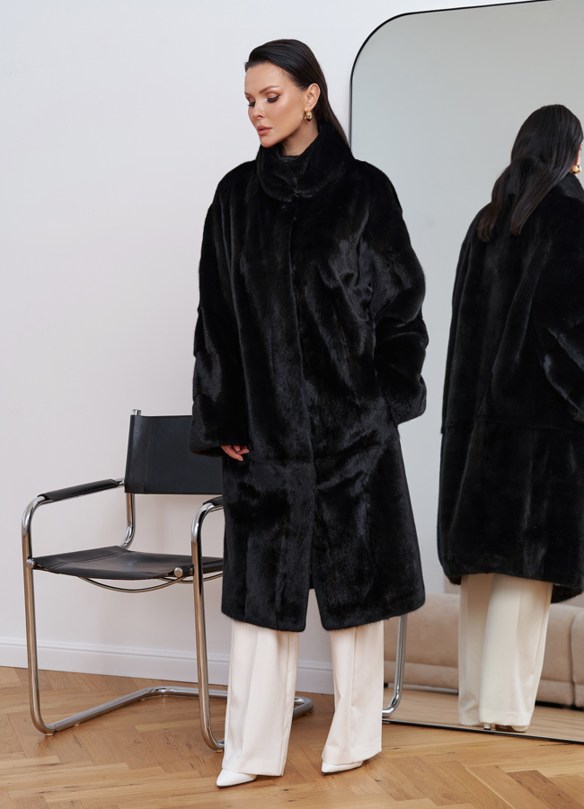 Классическая шуба из меха норки черного цвета модель № 27545 в кредит