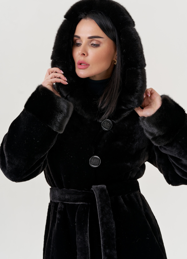 Шуба из овчины с капюшоном  модель № 77717 универмаг малина