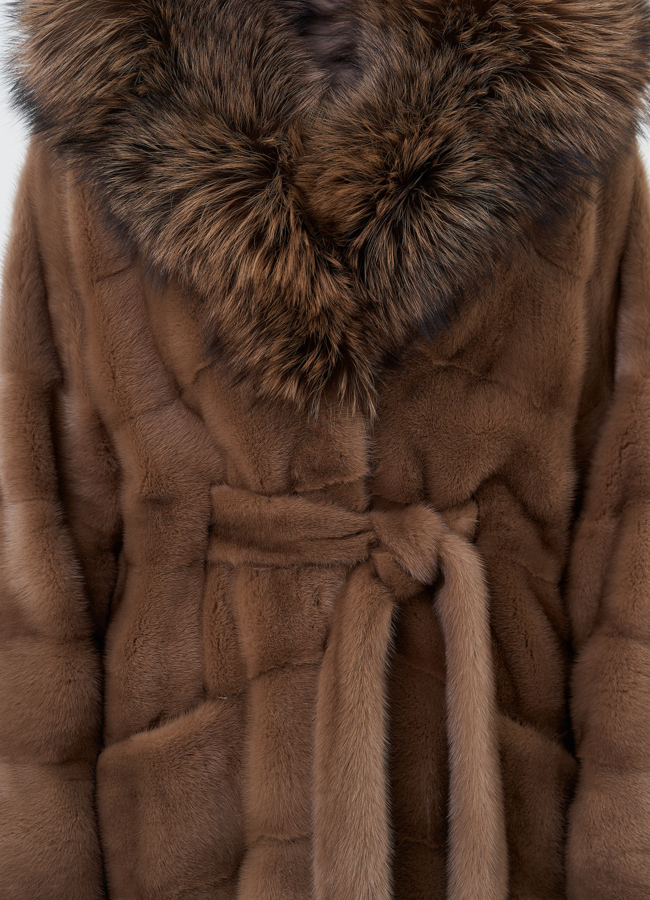 Женская норковая шуба с капюшоном из чернобурки модель № 27638 универмаг малина