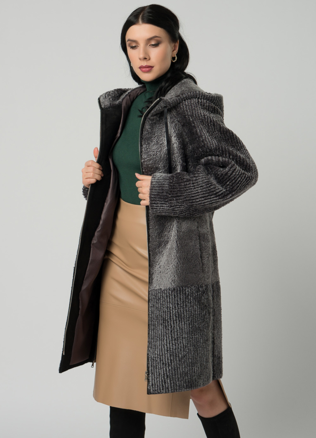 Шуба из овчины в темно-сером цвете с капюшоном модель № 21978 универмаг малина