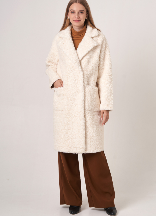 фото Светлая шуба из эко меха с английским воротником модель № 165