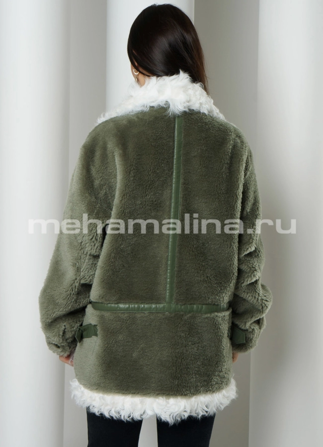 Укороченная шуба из овечьей шерсти зеленого цвета модель № 12894 в рассрочку