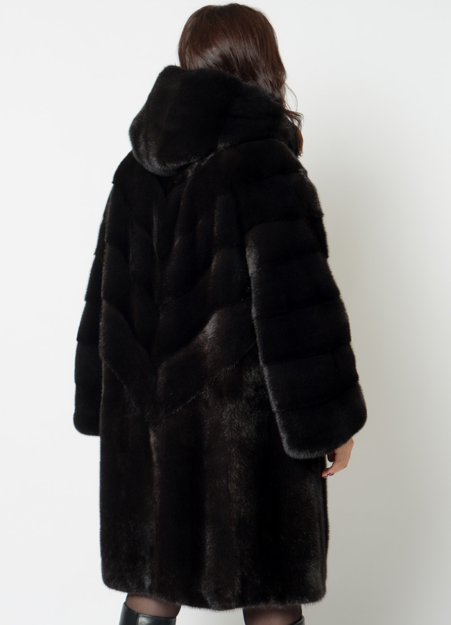 Шуба из скандинавской норки с капюшоном в комбинированной раскладке модель № 16837 в рассрочку