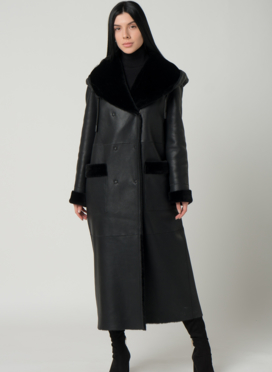 Удлиненная женская дубленка с капюшоном