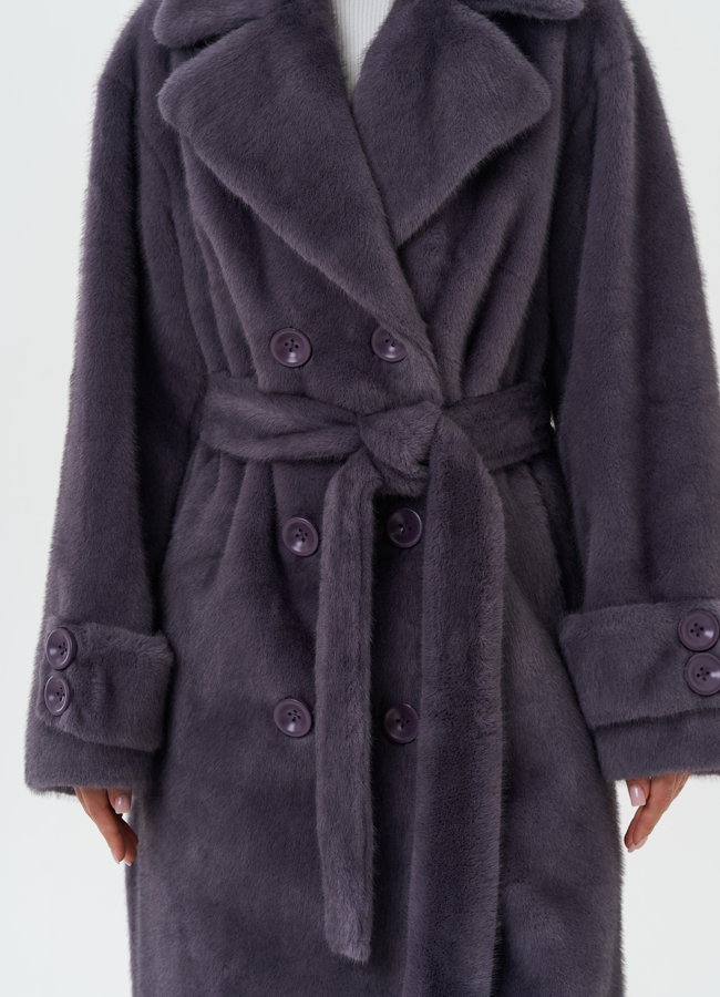 Длинное пальто из эко меха с поясом модель № 27797 в рассрочку