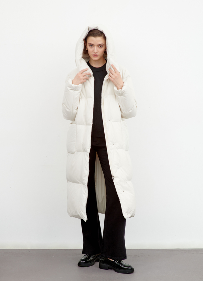 Длинный светлый пуховик  модель № 79411 в рассрочку
