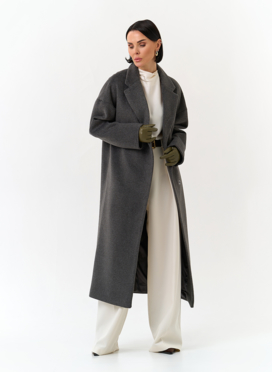 Женское пальто с английским воротником