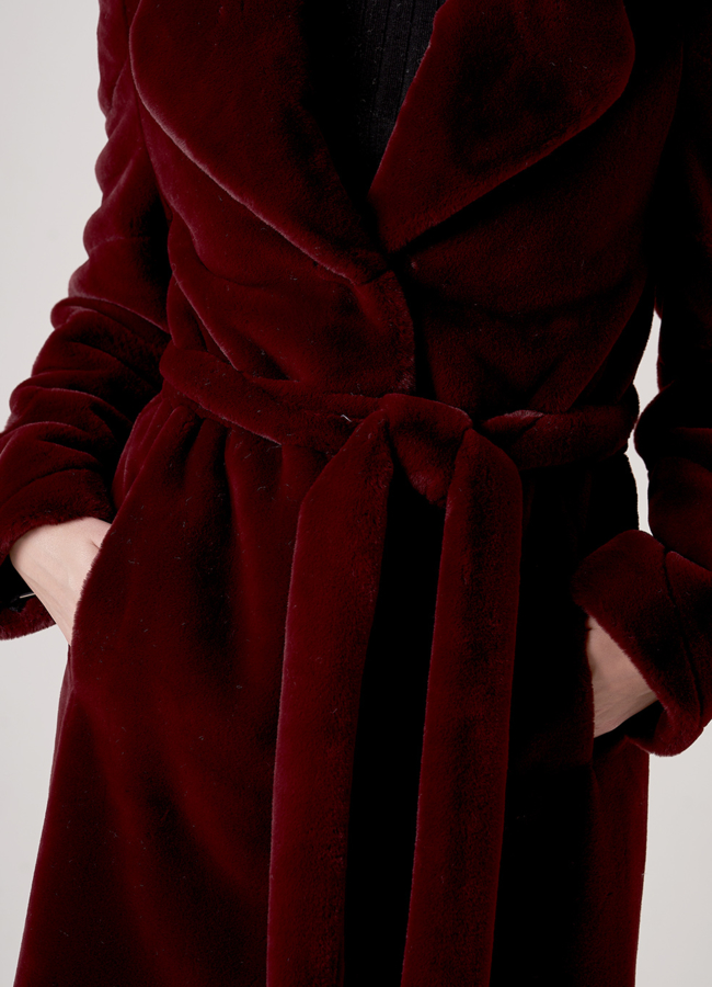 Шуба из искусственного меха в бордовом цвете модель № 1831 в кредит