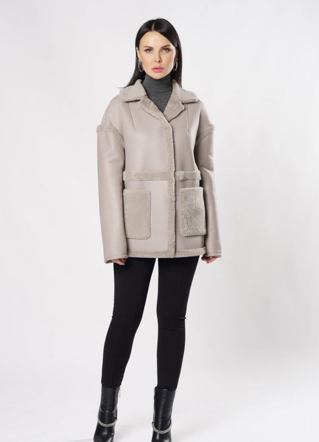 фото Укороченная дубленка бежевого цвета модель № 10494