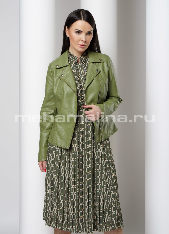 Куртка из эко кожи зеленого цвета  модель № 1555 меха малина