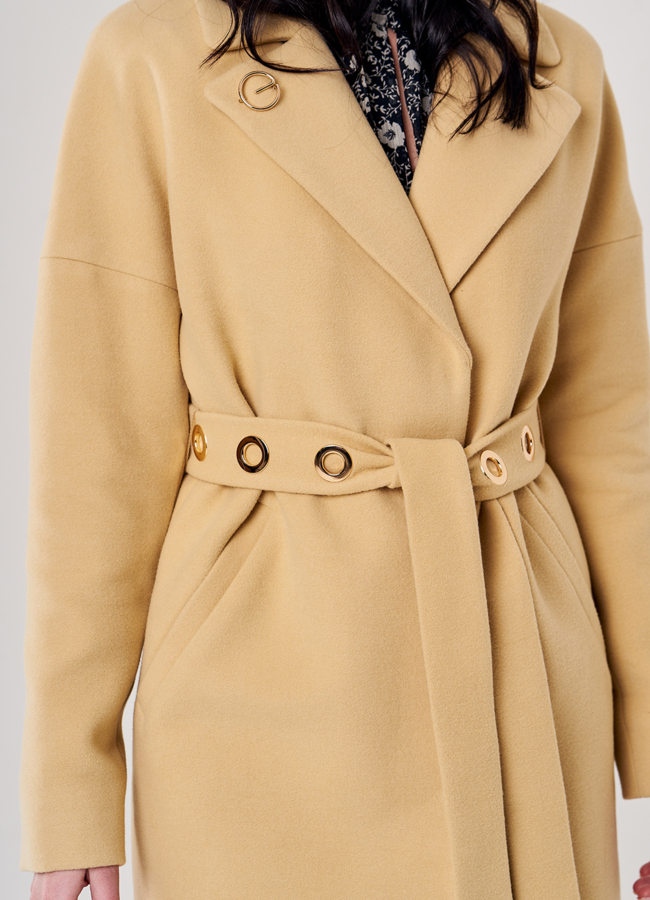 Пальто женское желтого цвета с поясом модель № 4-7038/20-021 универмаг малина Пальто женское желтого цвета с поясом модель № 4-7038/20-021 универмаг малина