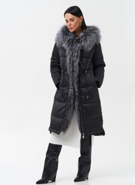Женский пуховик с отделкой из меха чернобурки