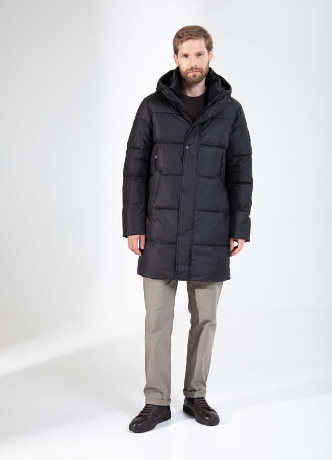 фото Мужской пуховик черного цвета с капюшоном  модель № 25905