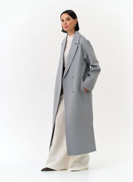 Женское пальто с английским воротником