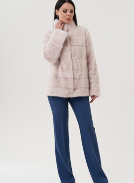 Шуба из меха норки бежевого цвета