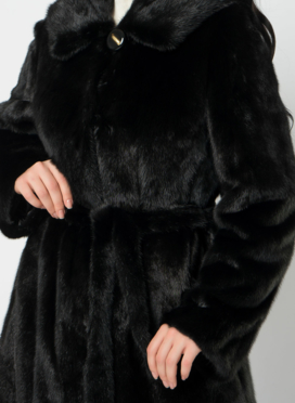Норковая шуба с капюшоном и поясом черного цвета