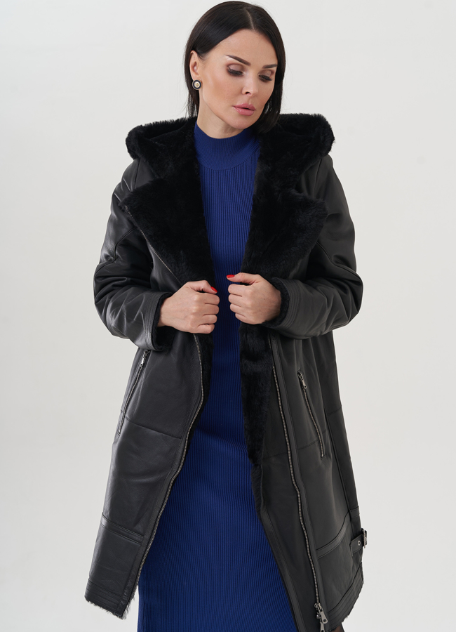 Женская дубленка  черного цвета с капюшоном  модель № 25624 универмаг малина