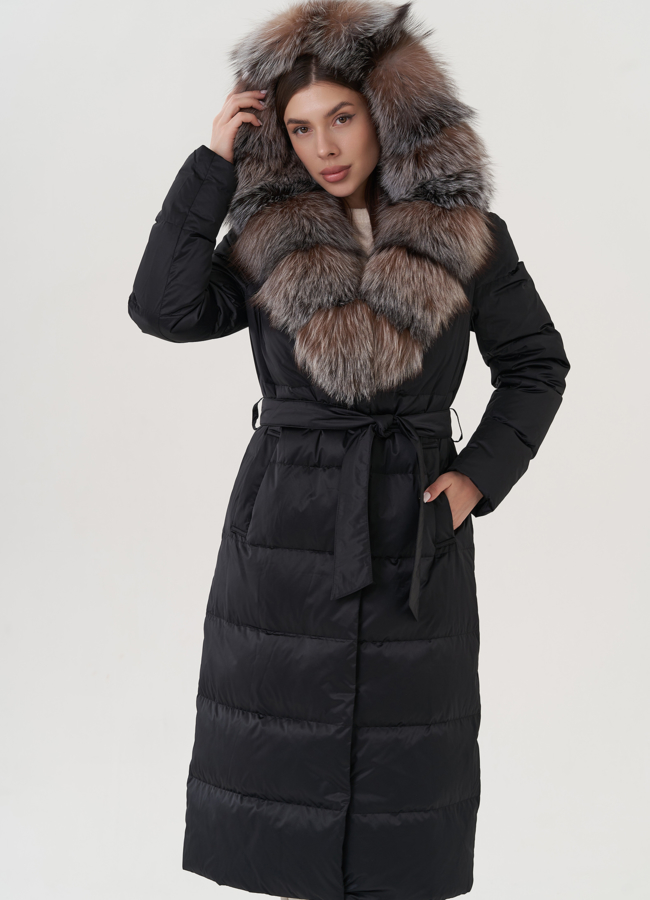 Женский пуховик с капюшоном  модель № 22083 меха малина