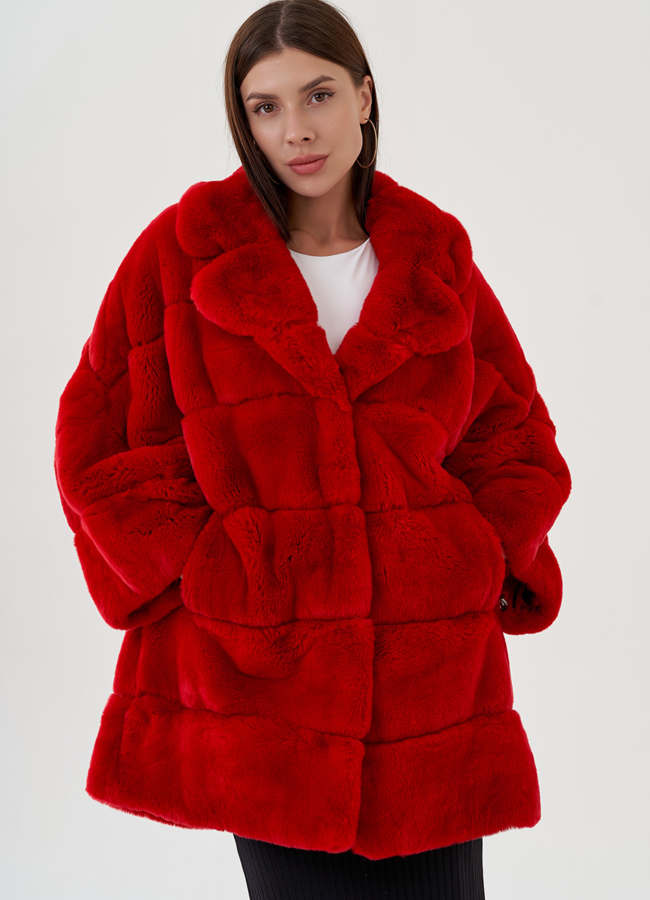 Полупальто из меха кролика в красном цвете с английским воротником модель № 81495 универмаг малина