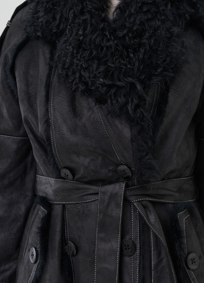 Пальто черного цвета с мехом кролика модель № 25540 универмаг малина