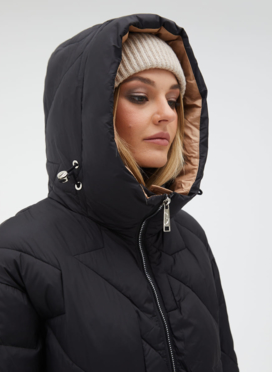 Женский удлиненный пуховик  капюшоном